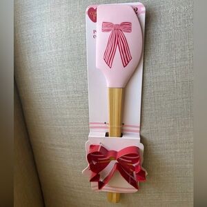 Pink Bow Spatula and Cookie Cutter Set